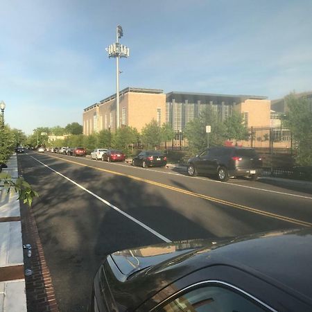 Steps To Convention Center, Downtown Dc, And Metro Station: Private And Comfortable Bedroom/Bathroom Washington Exterior foto